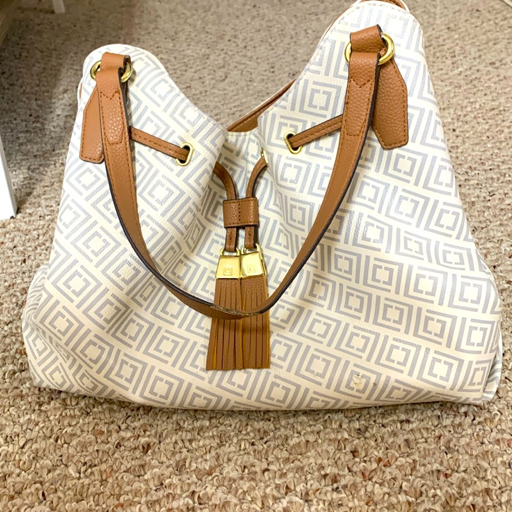This bag has been well used! But still is good condition has a lot of space